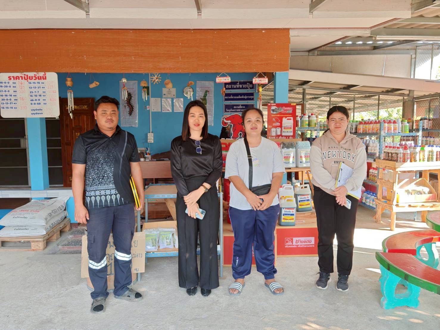 นายประเวศน์ พรมยืนนายกเทศมนตรี มอบหมายให้กองสาธารณสุขและสิ่งแวดล้อมเทศบาลตำบลศรีวิชัย ดำเนินการออกตรวจสถานประกอบการ