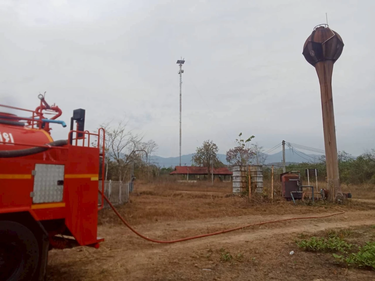 ลงพื้นที่ดำเนินการออกบริการส่งน้ำให้ประชาชนในเขตพื้นที่ หมู่ที่2 บ้านแม่อีไฮ