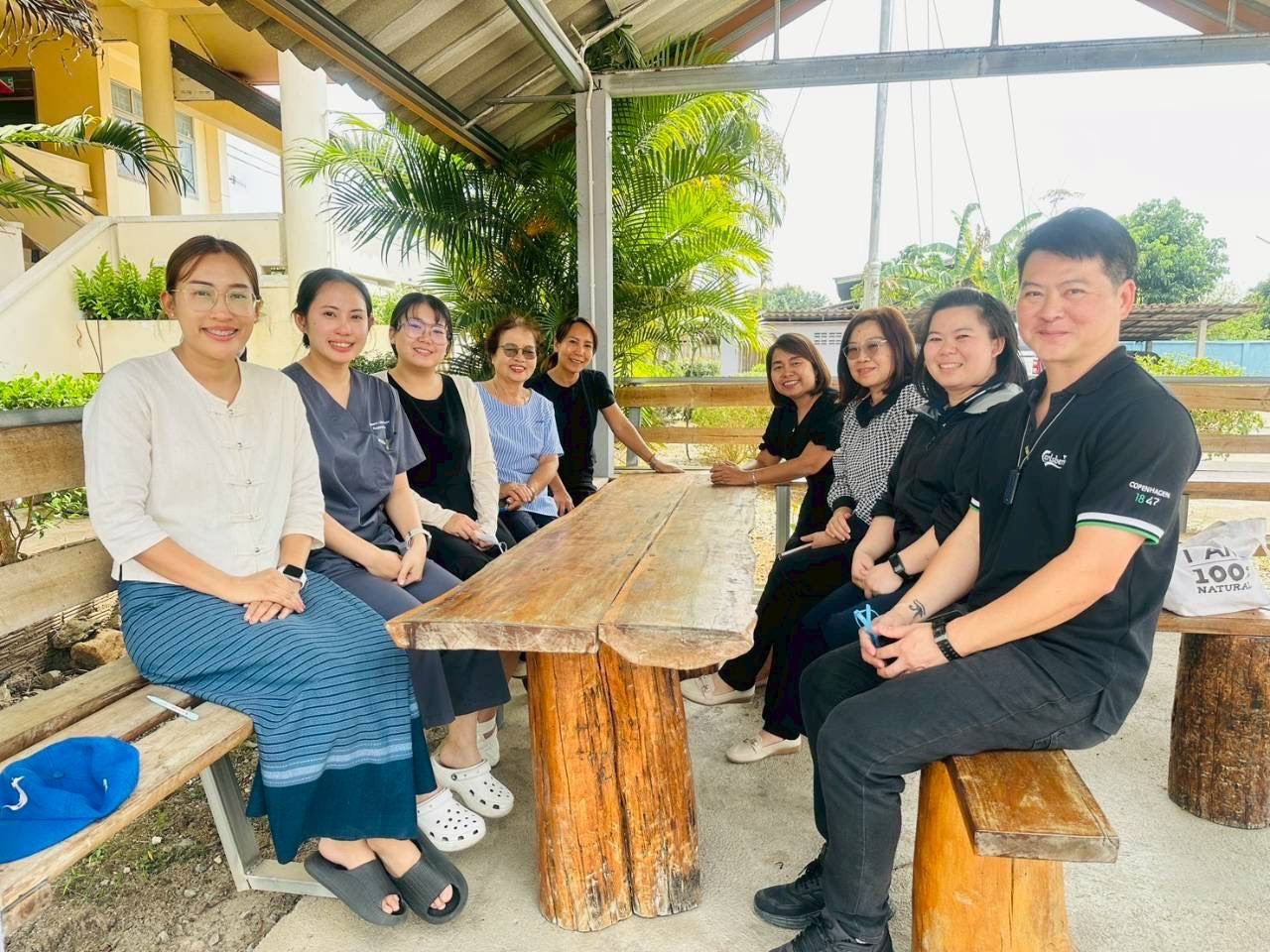 นายกเทศมนตรีเทศบาลตำบลศรีวิชัย มอบหมายให้กองสวัสดิการสังคมนำผู้บริบาลและคุ้มครองสิทธิผู้สูงอายุ จำนวน 2 ท่านตามโครงการบริบาลและคุ้มครองสิทธิผู้สูงอายุในชุมชนของสำนักงานพัฒนาสังคมและความมั่นคงของมนุษย์จังหวัดลำพูน