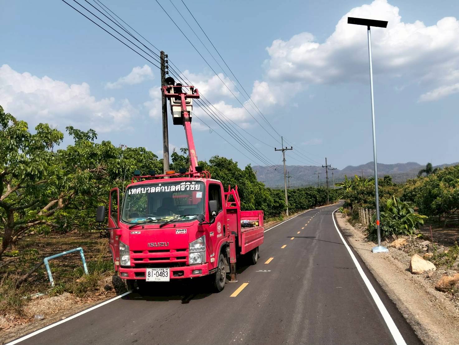 กองช่าง ออกบริการประชาชนในการซ่อมแซมเสียงตามสายประจำหมู่บ้าน