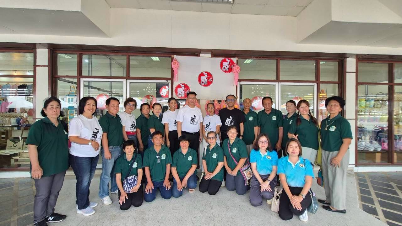 เข้าร่วมพิธีเปิดศูนย์ประชาสัมพันธ์การท่องเที่ยวและแสดงผลิตภัณฑ์ชุมชนคนเมืองลี้ "ลี้พรีเมี่ยม"